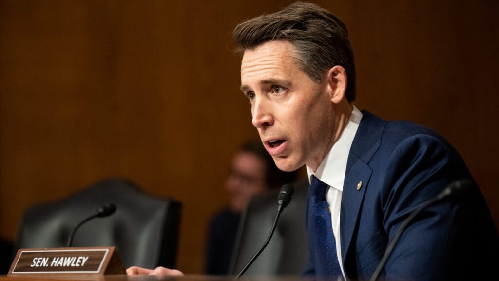 Hawley urges Chinese Truck DOJ probe