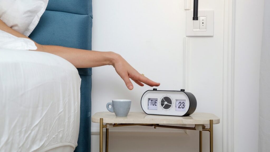 Most North -Americans play the Snooze button every morning is why it can be bad for your health