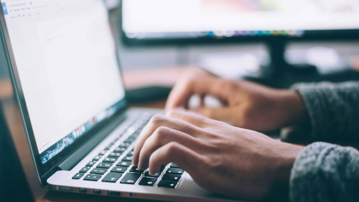 Fake Fake Spot online, avoid subscription scams on Facebook